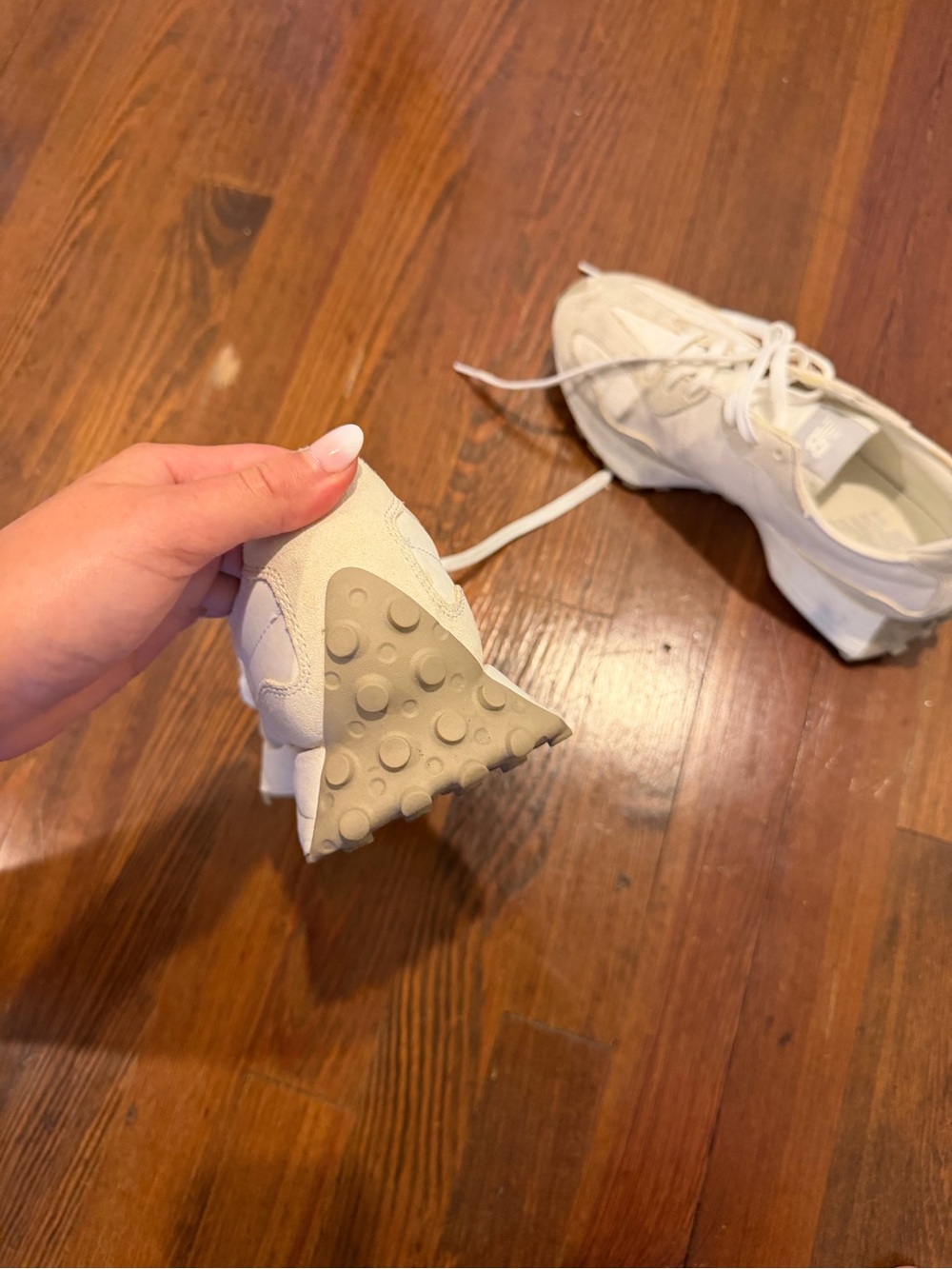 New Balance Cream & Light Gray Retro Lace-Up Sneakers - Picture 2 of 4